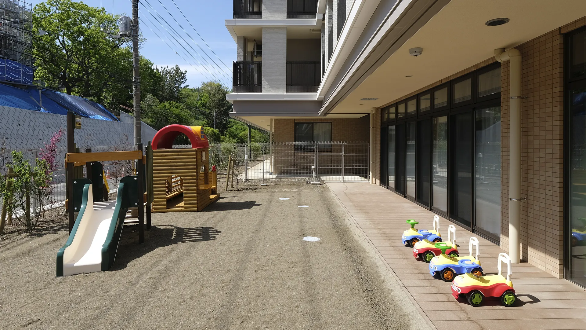 外観西側（保育室園庭）